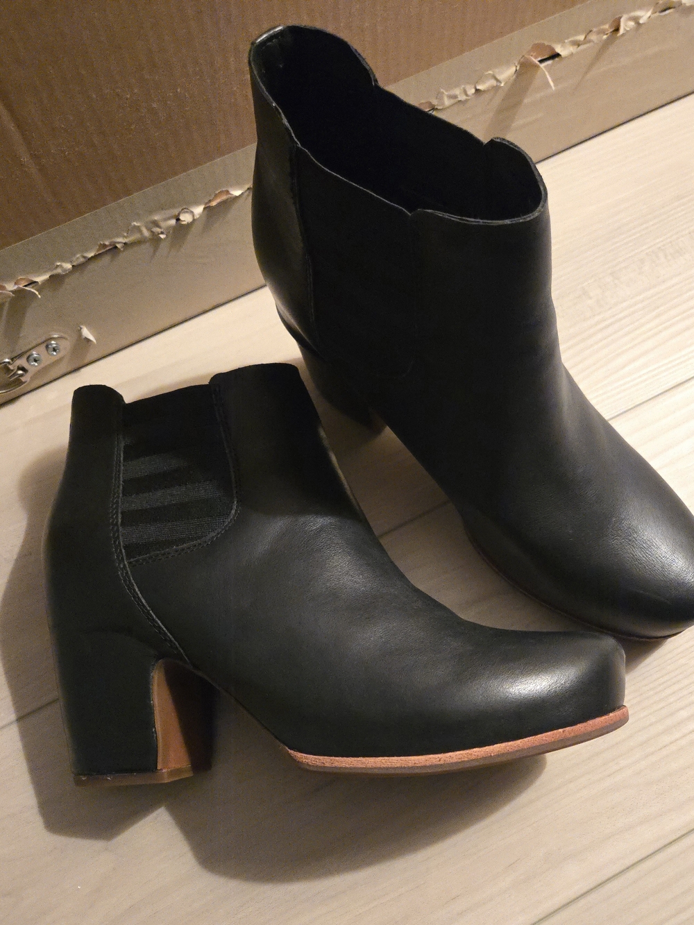 Kork Ease Classic Black Leather Chelsea Boots 11M